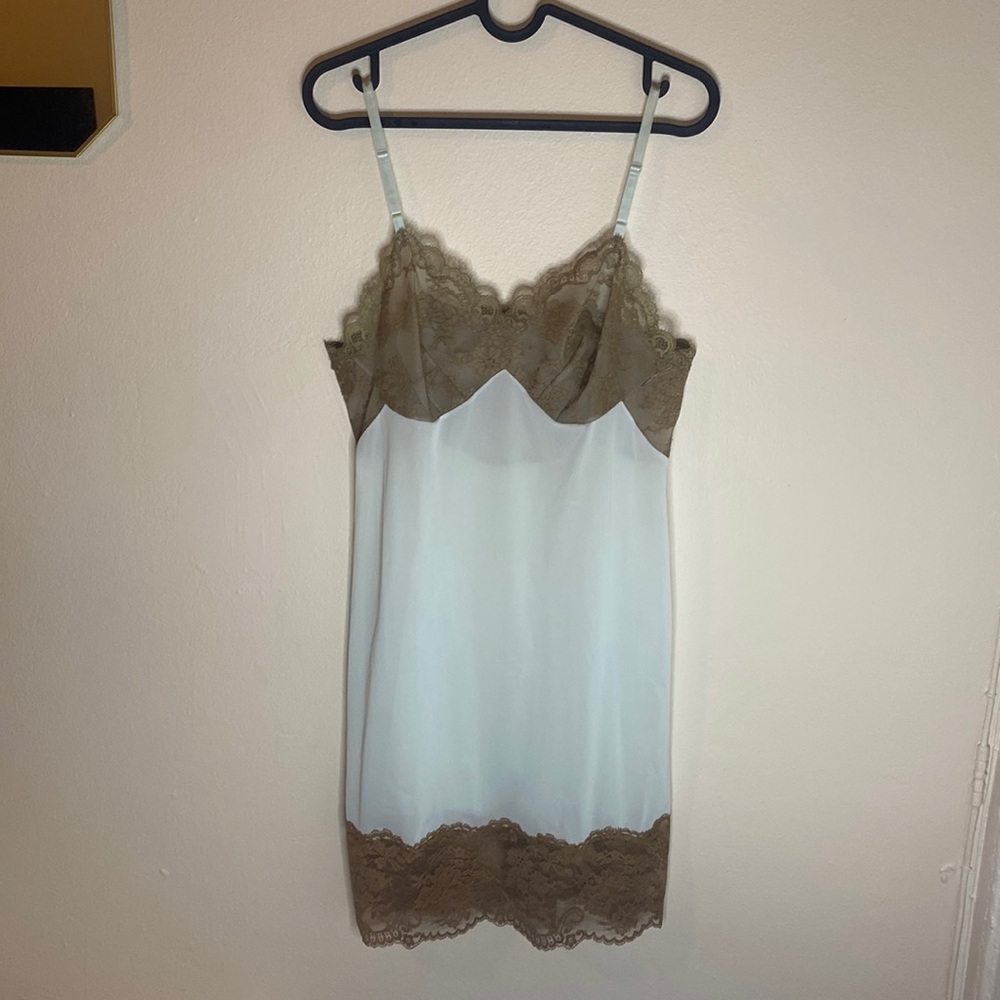 VINTAGE VANITY FAIR SLIP. Gorgeous blue and brown combo